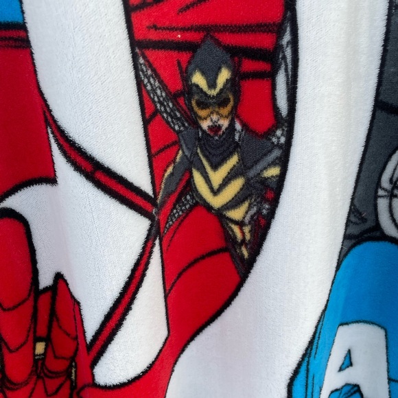 Kid’s The Avengers Marvel Fleece Throw Blanket 45”x60” - Picture 5 of 13